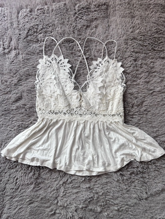 Peach Love California Tops - Lace Crochet Peplum Cami Top - White size Large